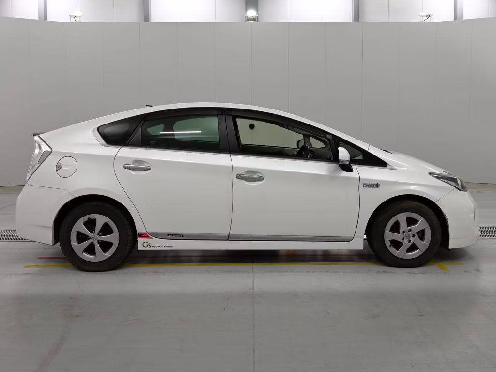 TOYOTA PRIUS PHV