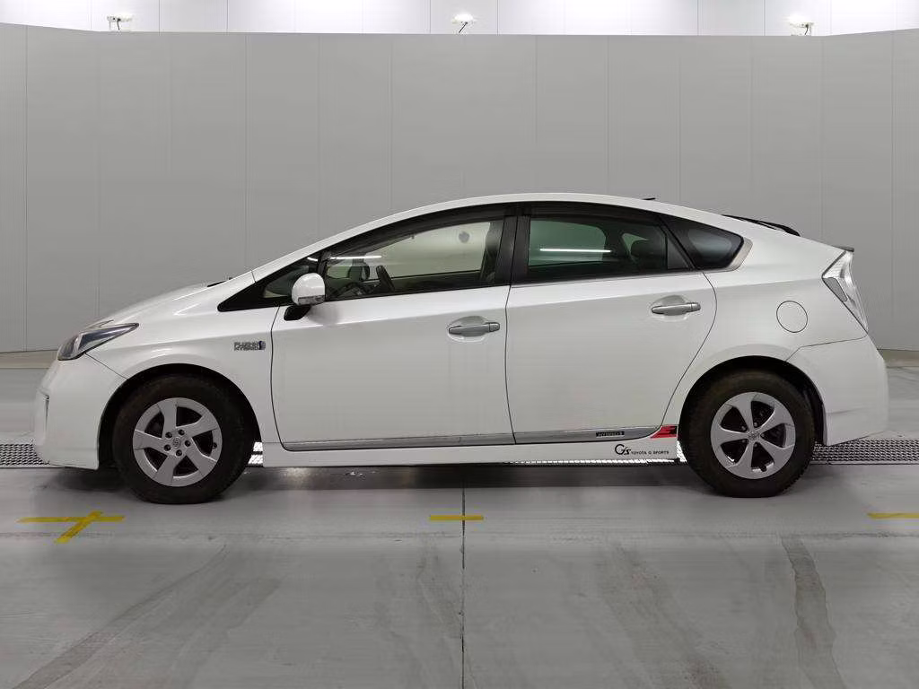 TOYOTA PRIUS PHV