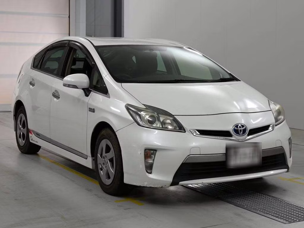 TOYOTA PRIUS PHV