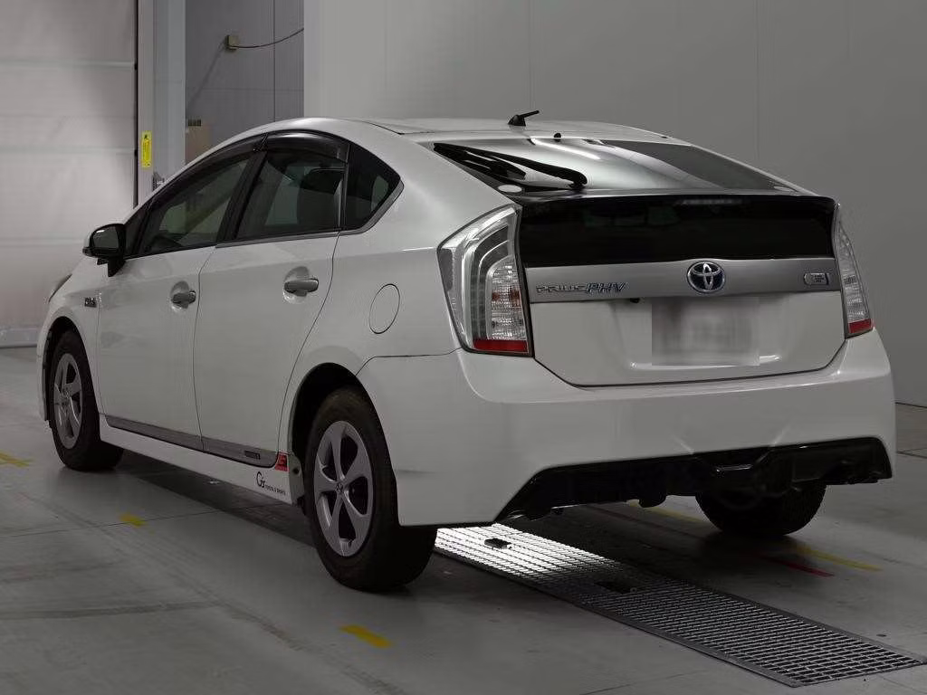 TOYOTA PRIUS PHV