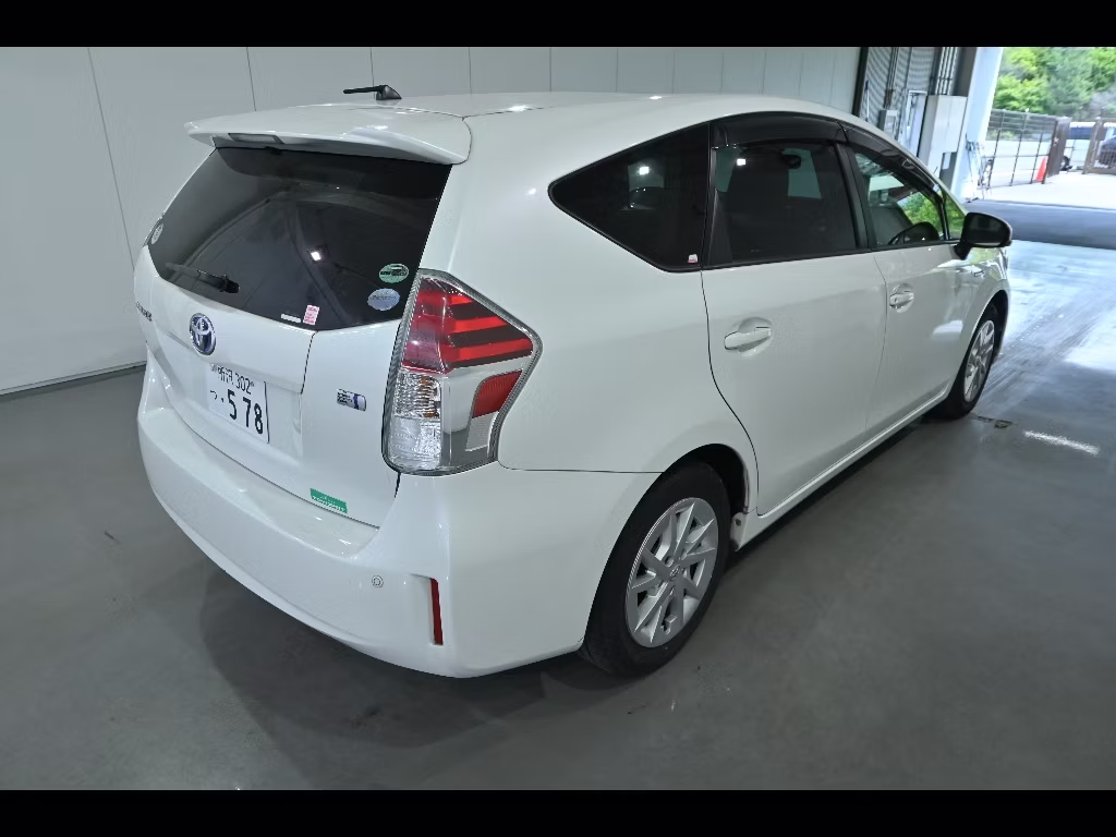 TOYOTA PRIUS ALPHA