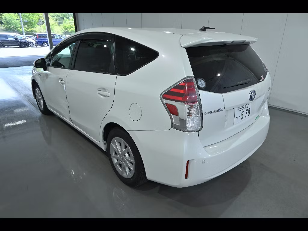 TOYOTA PRIUS ALPHA