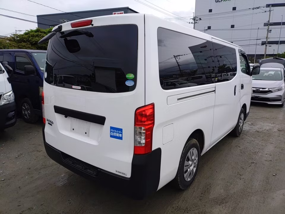 NISSAN NV350 CARAVAN