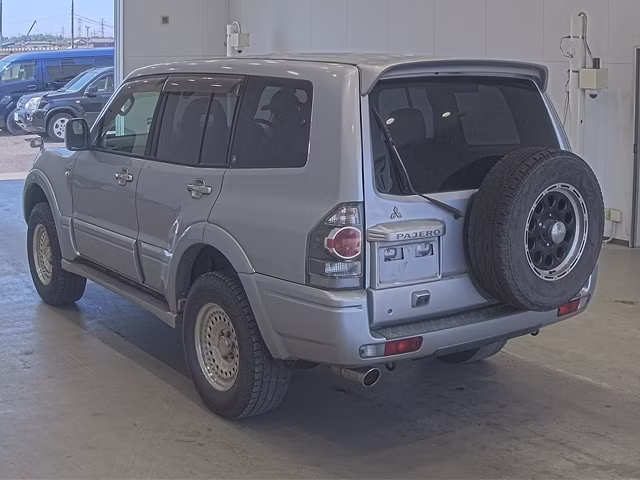 MITSUBISHI PAJERO