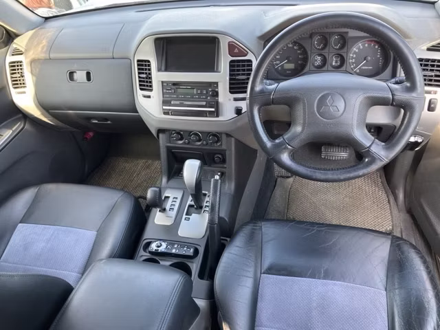 MITSUBISHI PAJERO