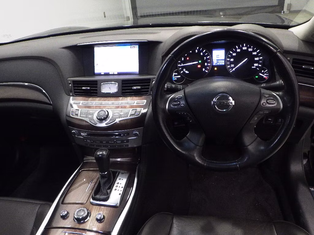 NISSAN FUGA