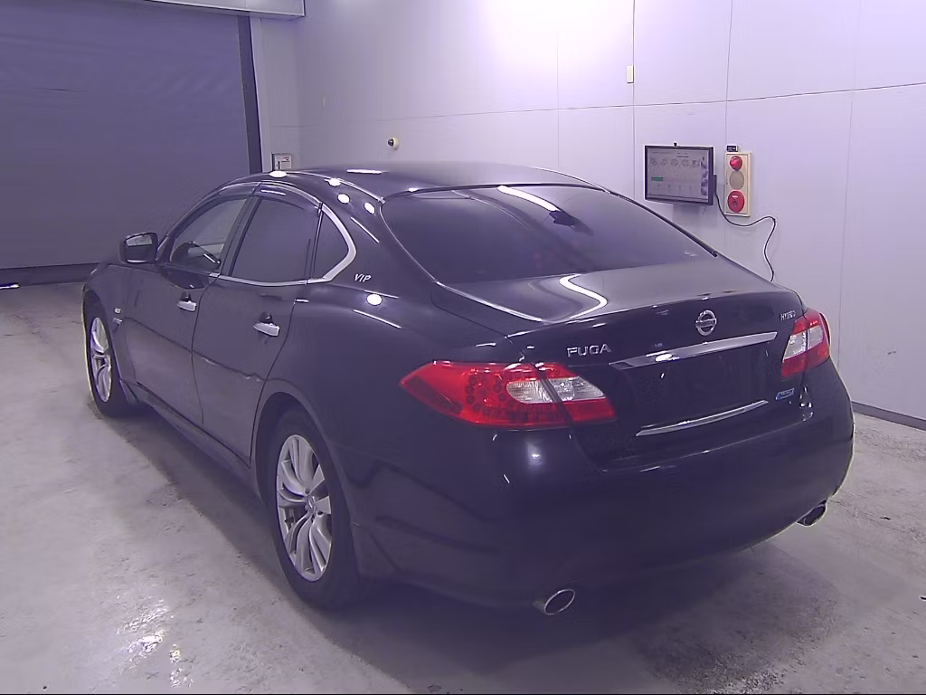 NISSAN FUGA