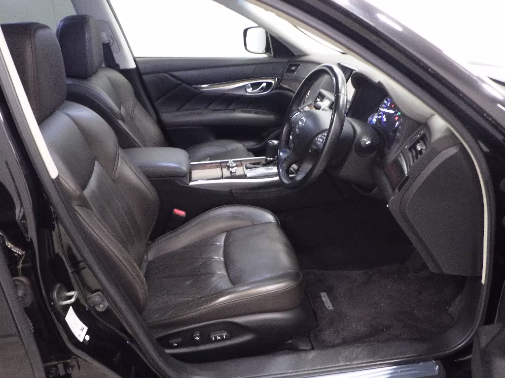 NISSAN FUGA