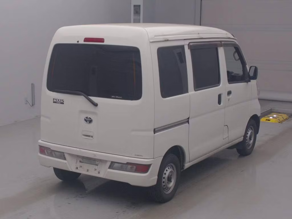 TOYOTA PIXIS VAN