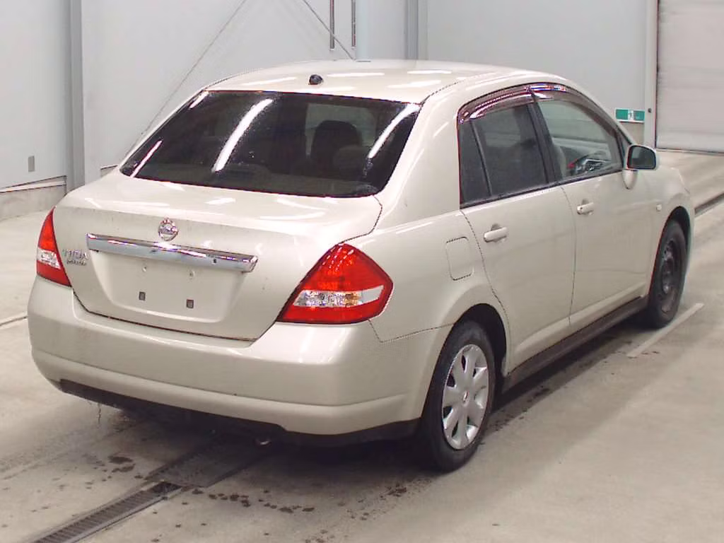NISSAN TIIDA LATIO