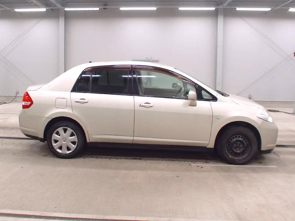 NISSAN TIIDA LATIO