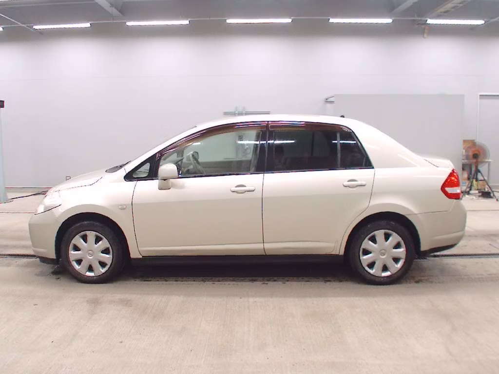 NISSAN TIIDA LATIO