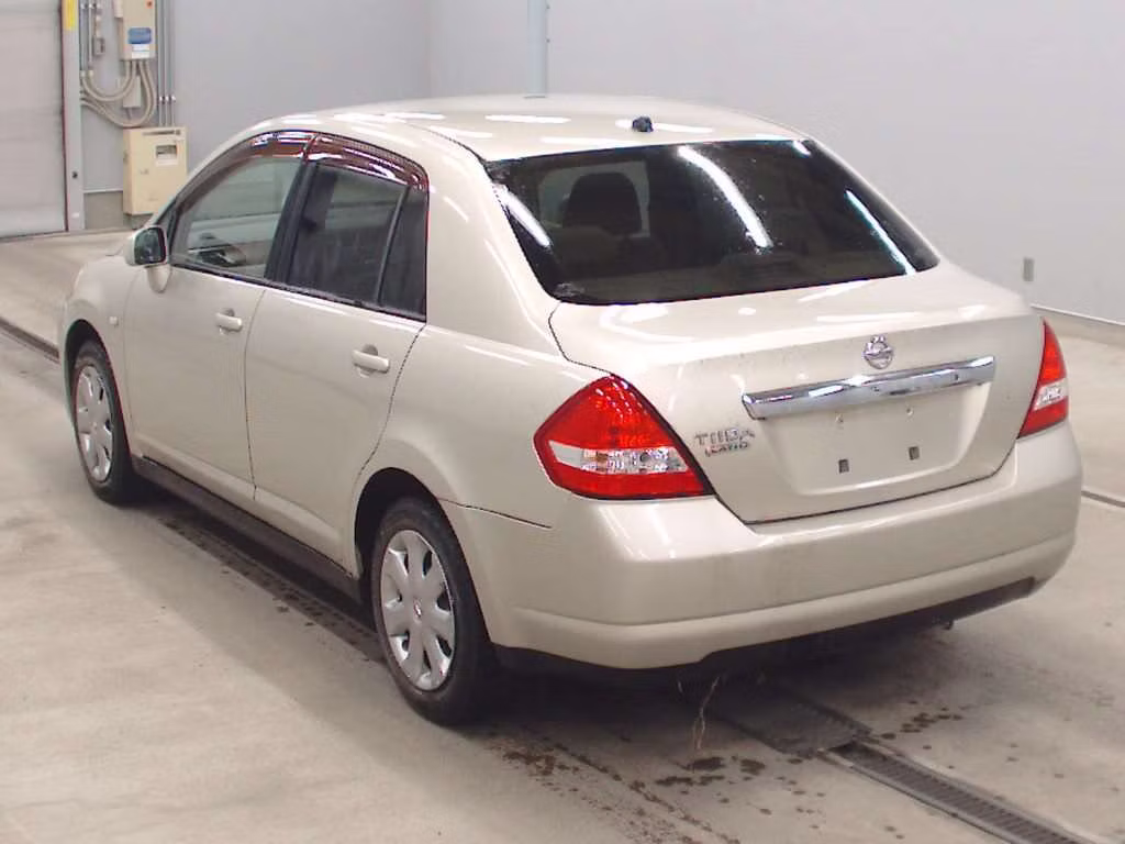 NISSAN TIIDA LATIO