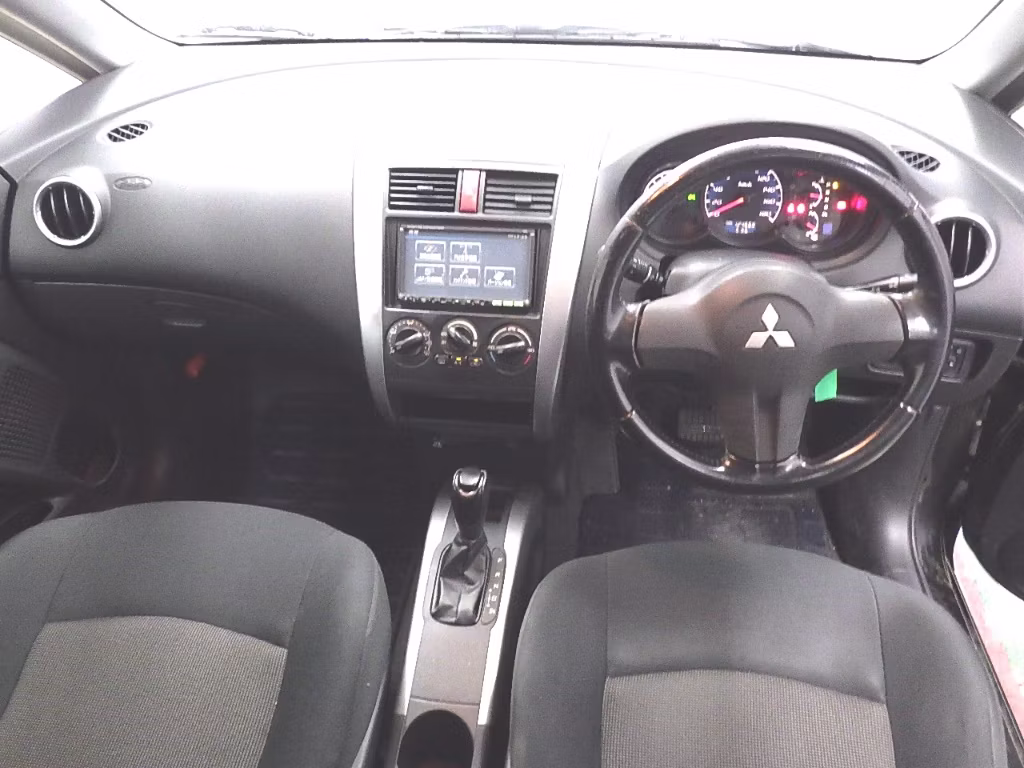 MITSUBISHI COLT