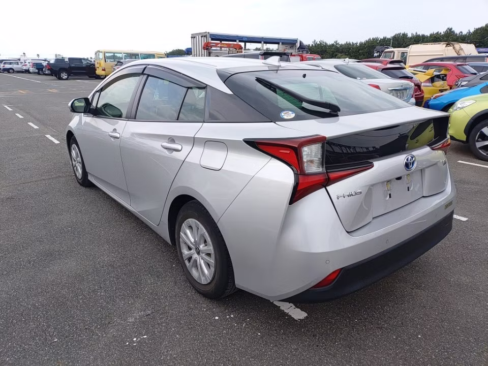 TOYOTA PRIUS