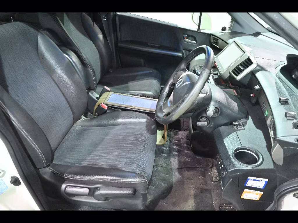 HONDA FREED SPIKE
