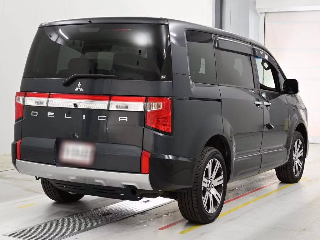 MITSUBISHI DELICA D:5
