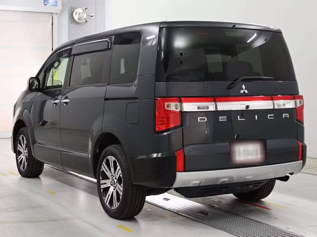 MITSUBISHI DELICA D:5