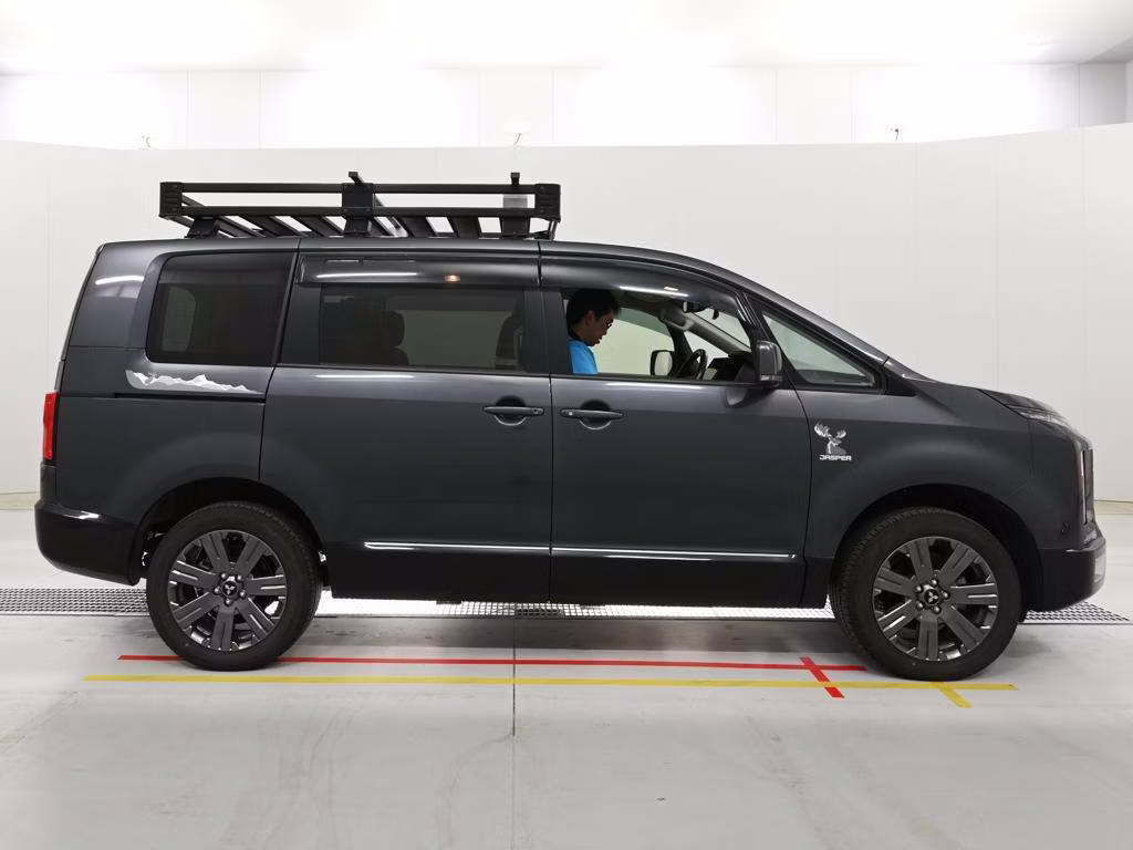 MITSUBISHI DELICA D:5