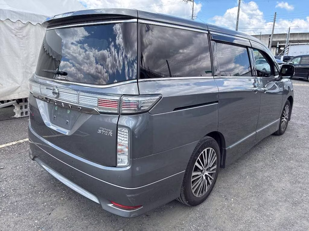 NISSAN ELGRAND