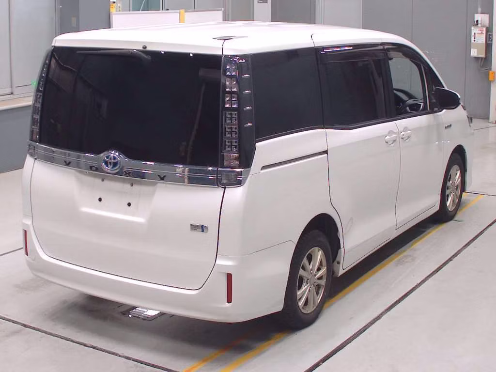 TOYOTA VOXY