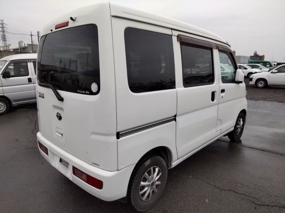 TOYOTA PIXIS VAN