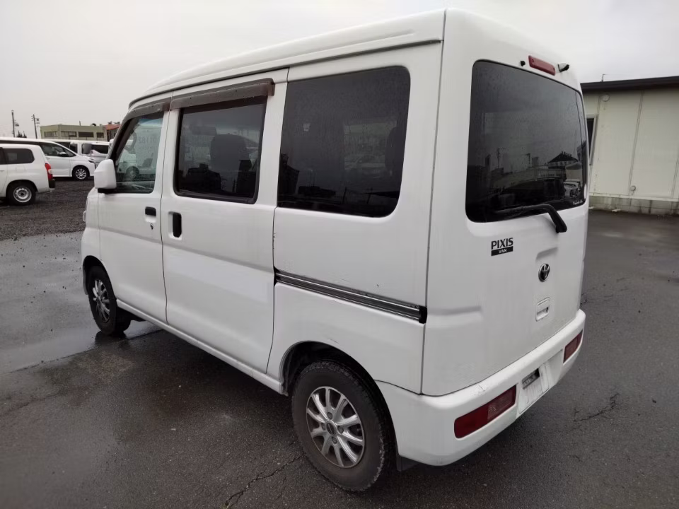 TOYOTA PIXIS VAN