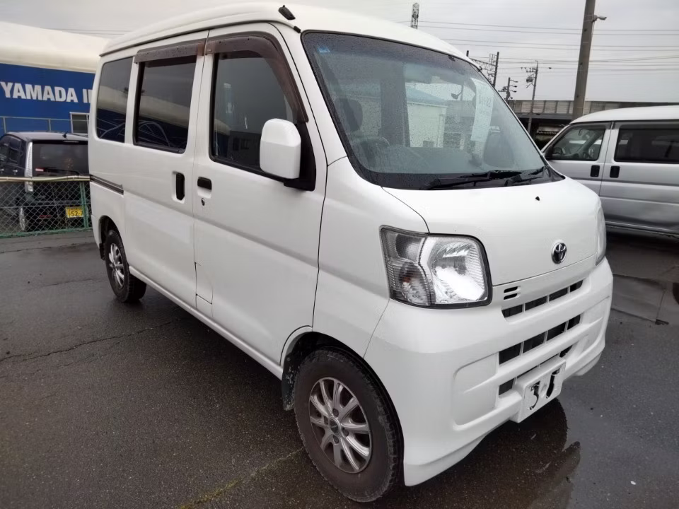 TOYOTA PIXIS VAN