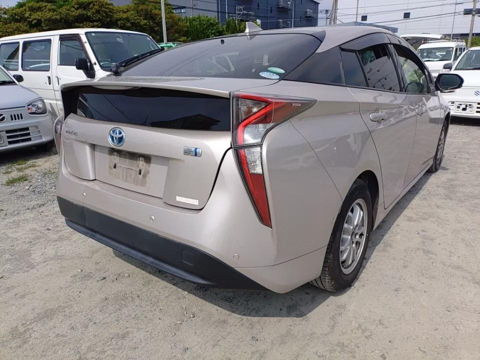 TOYOTA PRIUS