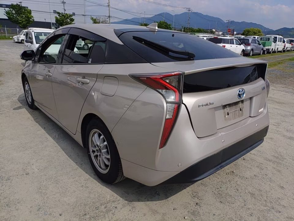 TOYOTA PRIUS