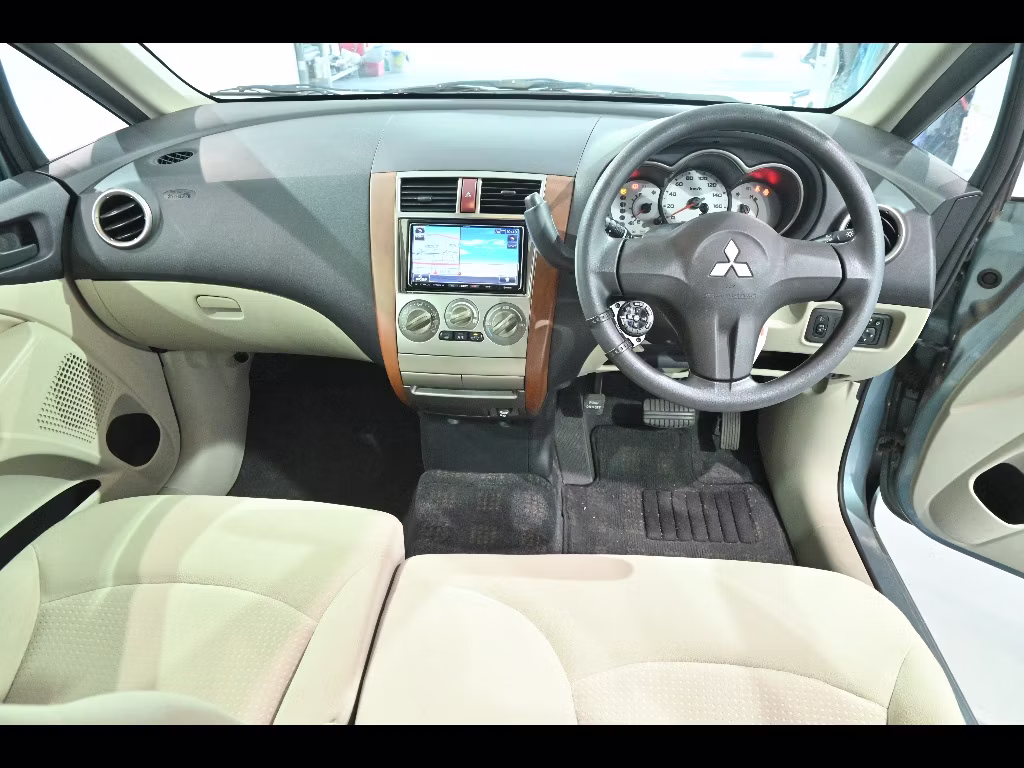 MITSUBISHI COLT