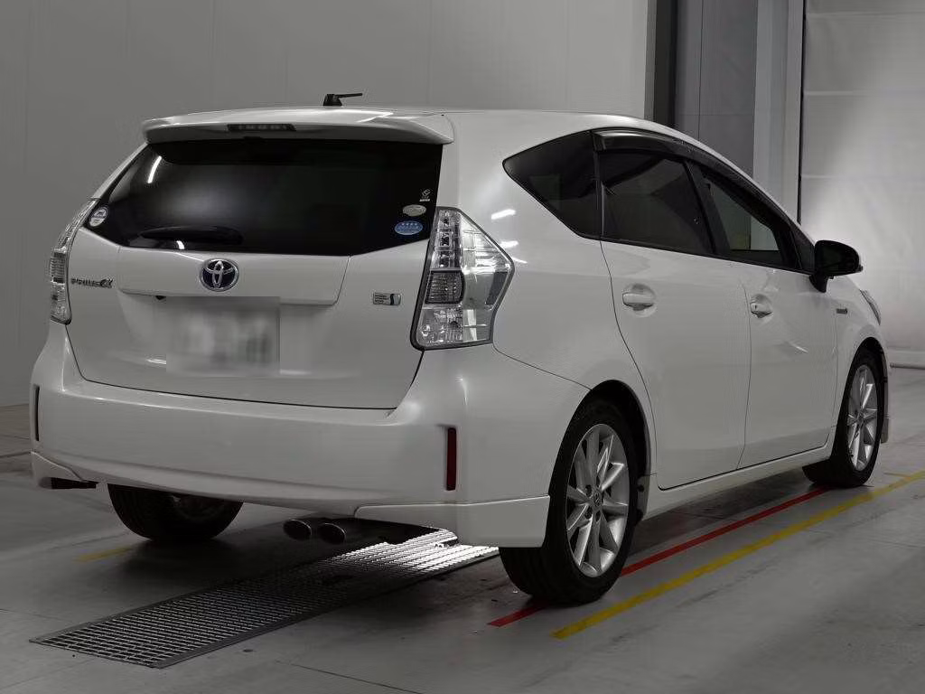 TOYOTA PRIUS ALPHA