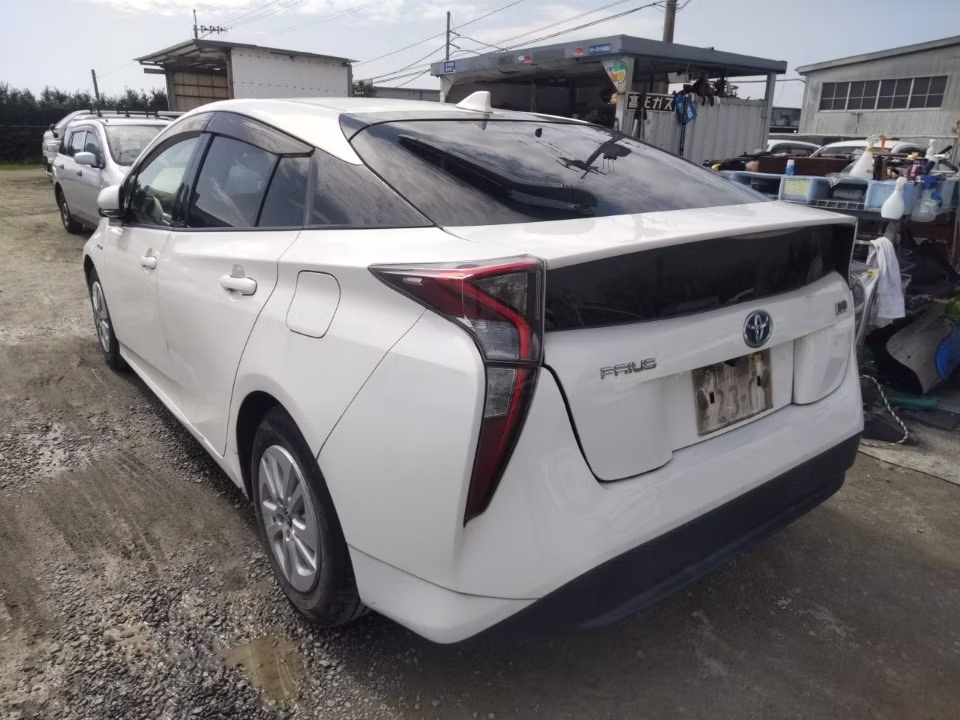 TOYOTA PRIUS
