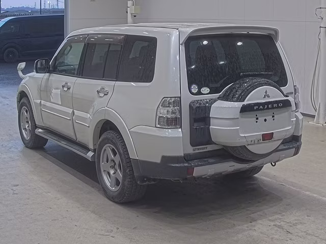 MITSUBISHI PAJERO