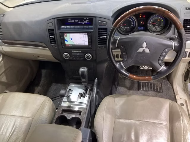 MITSUBISHI PAJERO