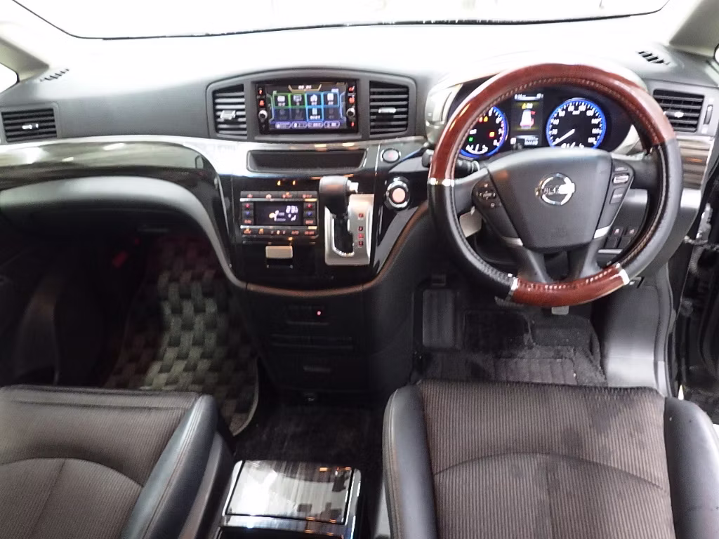 NISSAN ELGRAND