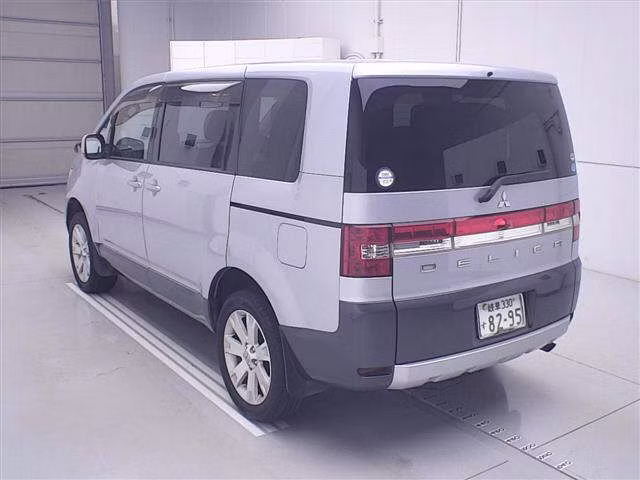 MITSUBISHI DELICA D:5