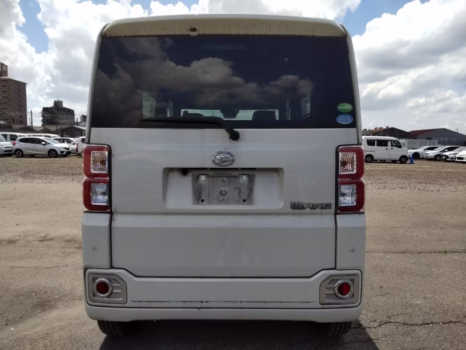 DAIHATSU WAKE