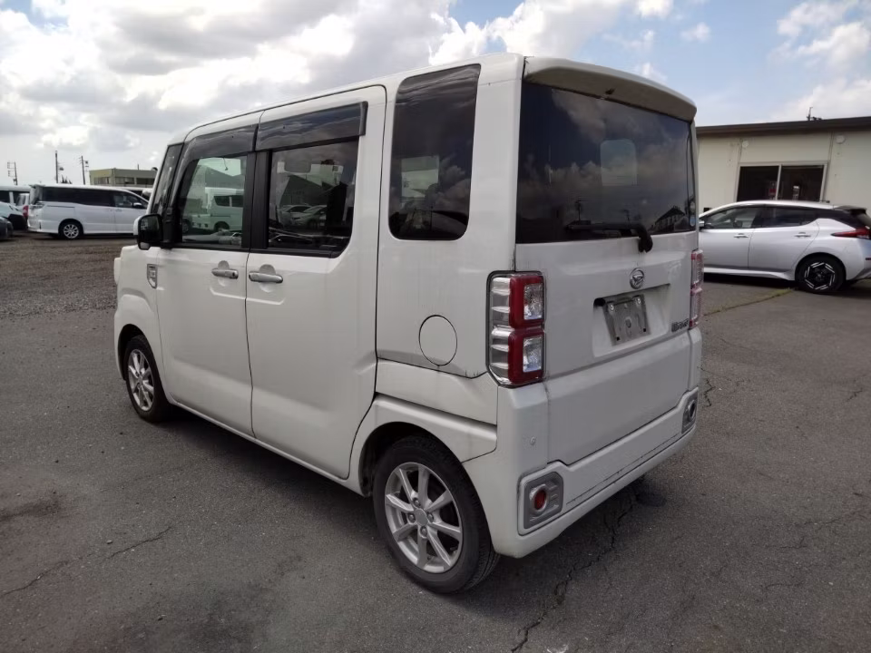 DAIHATSU WAKE