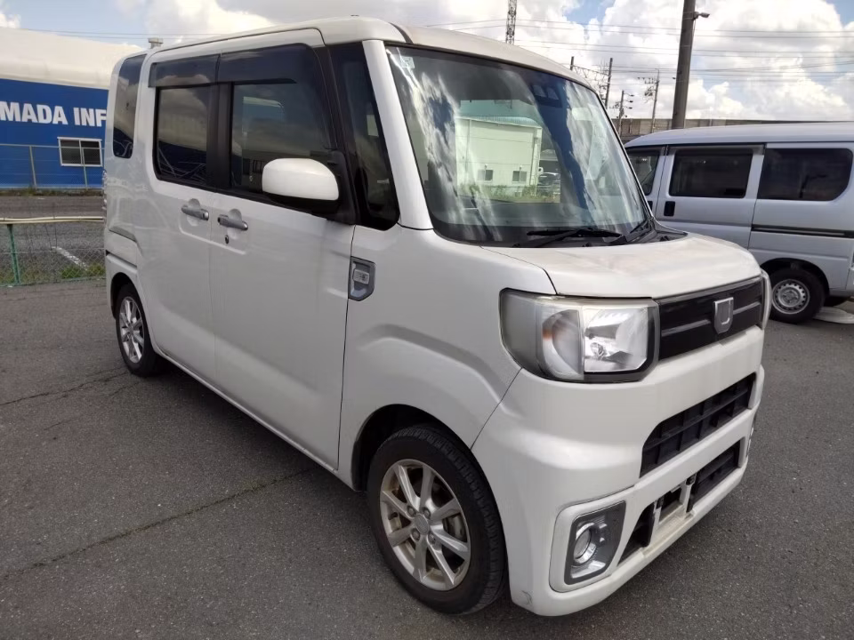 DAIHATSU WAKE