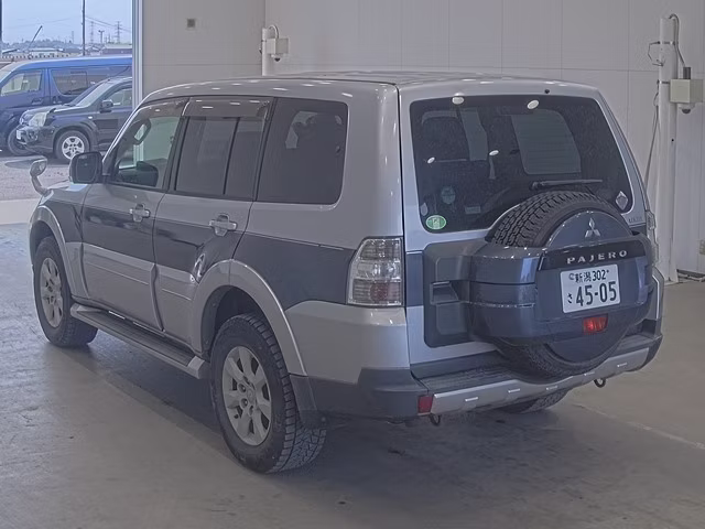 MITSUBISHI PAJERO