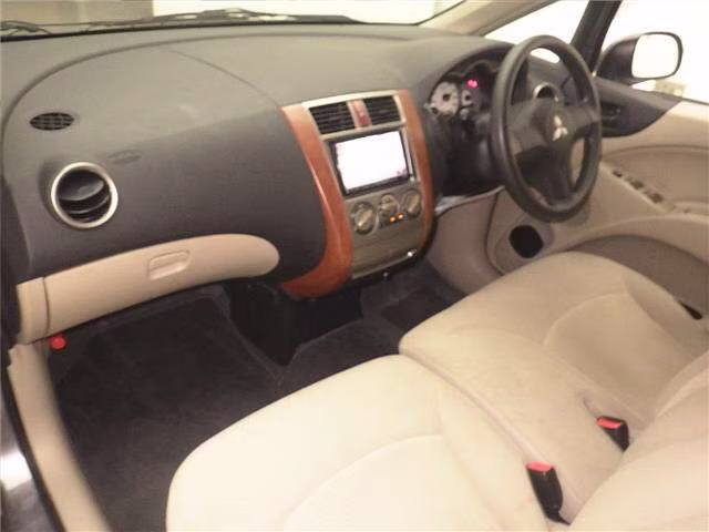 MITSUBISHI COLT