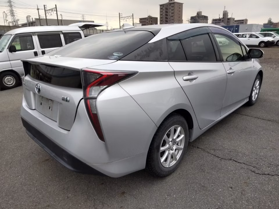TOYOTA PRIUS