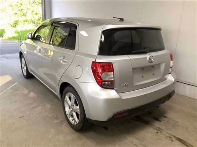 TOYOTA IST