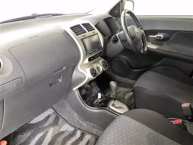 TOYOTA IST