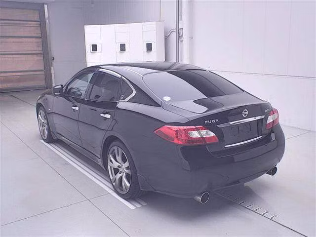 NISSAN FUGA