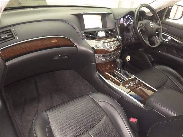 NISSAN FUGA