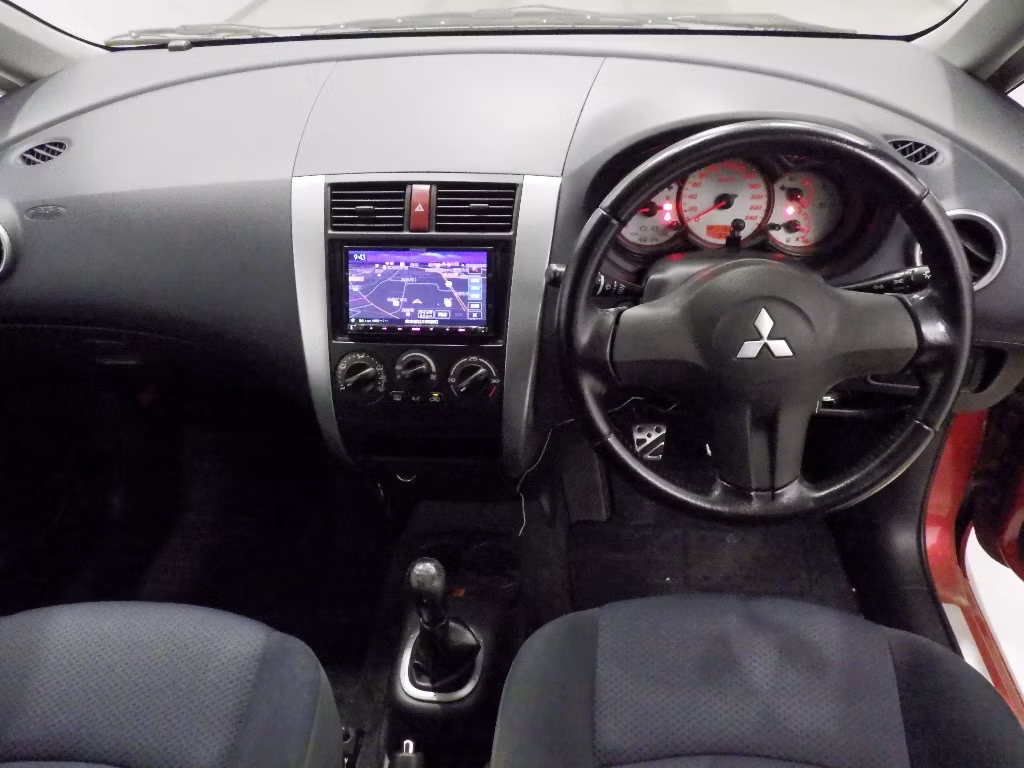 MITSUBISHI COLT