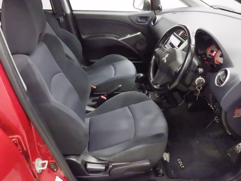 MITSUBISHI COLT