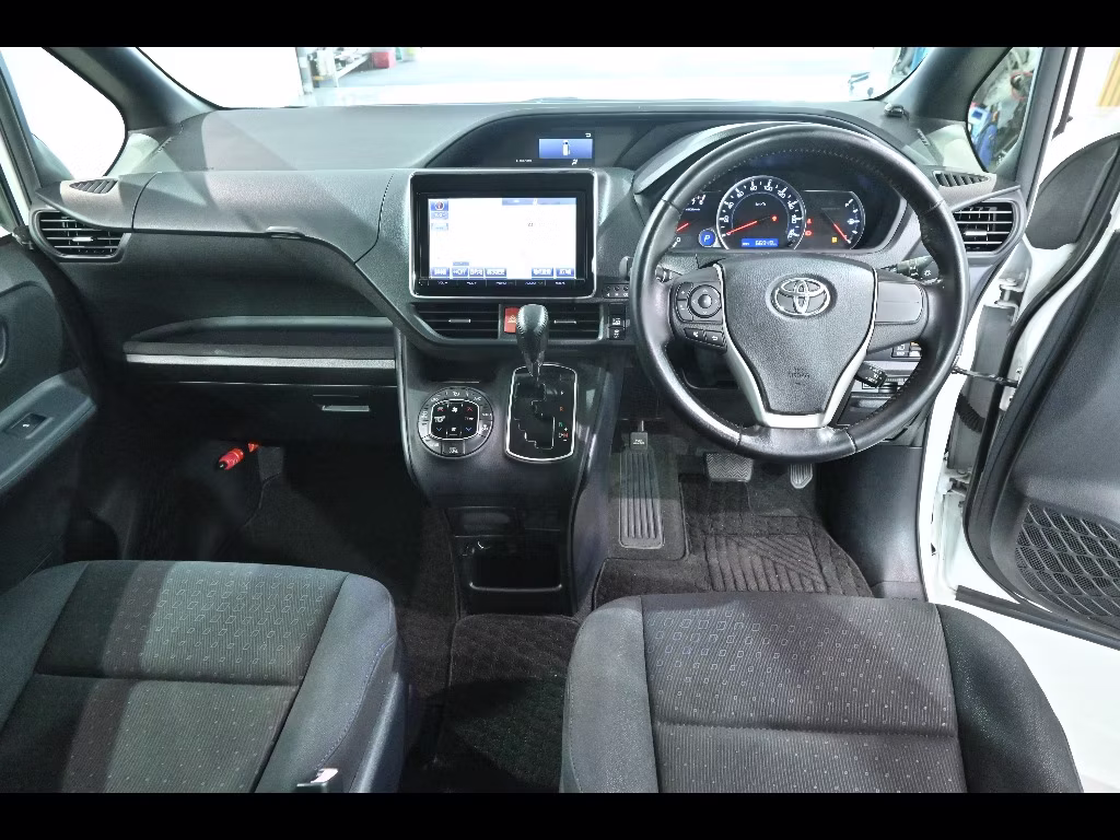 TOYOTA NOAH